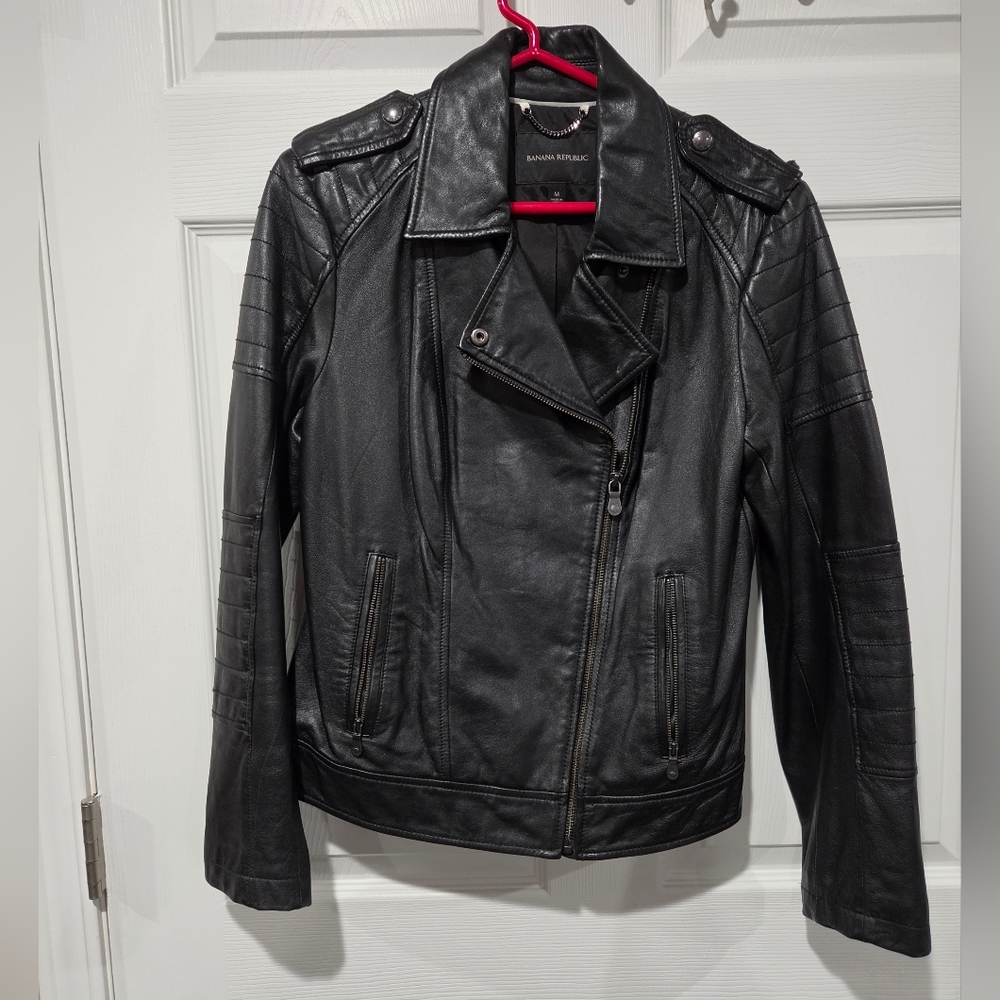 Banana Republic Leather Jacket. Slight asymmetric front zipper. Size M,